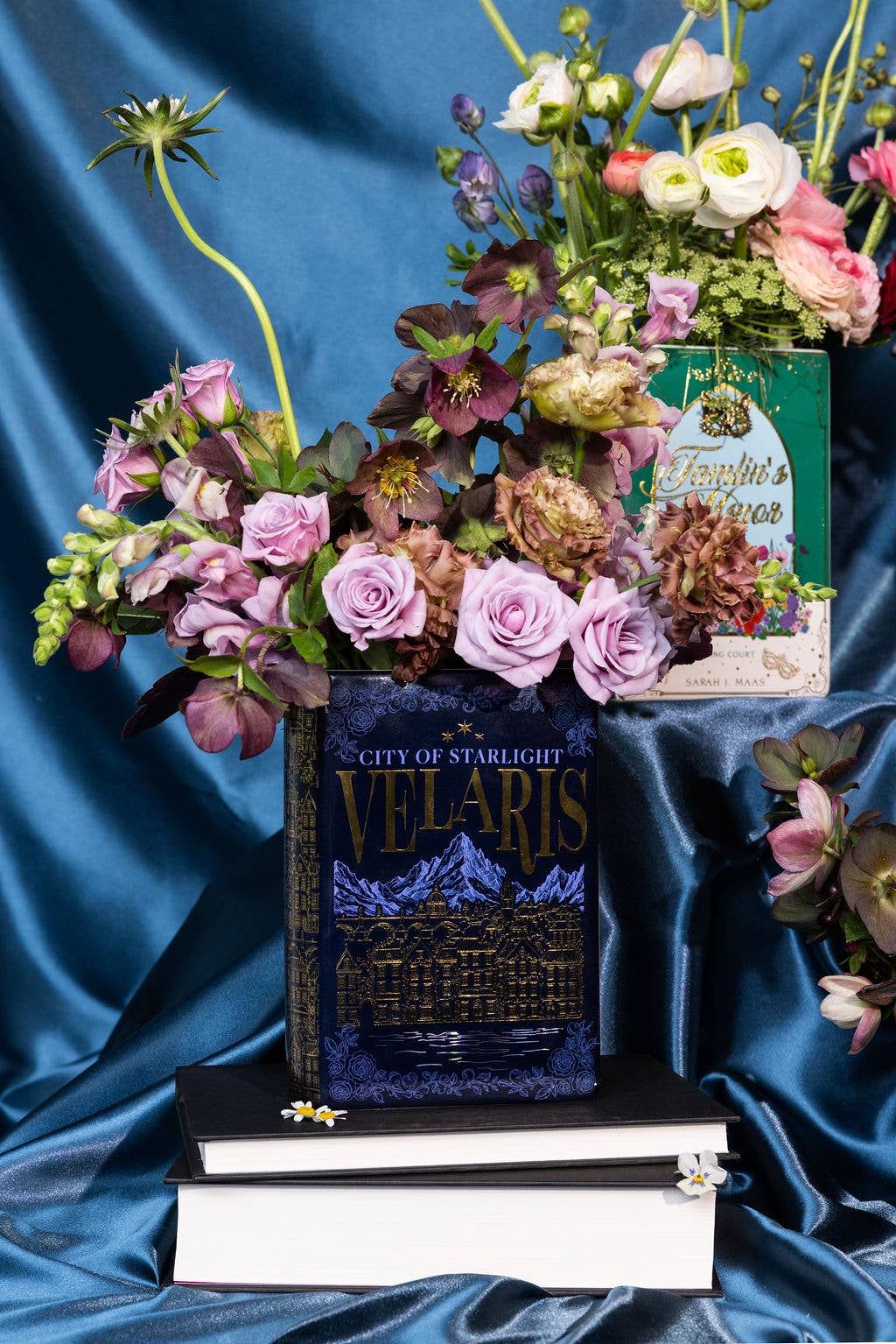 Large Book Vase, Night Court - Velaris