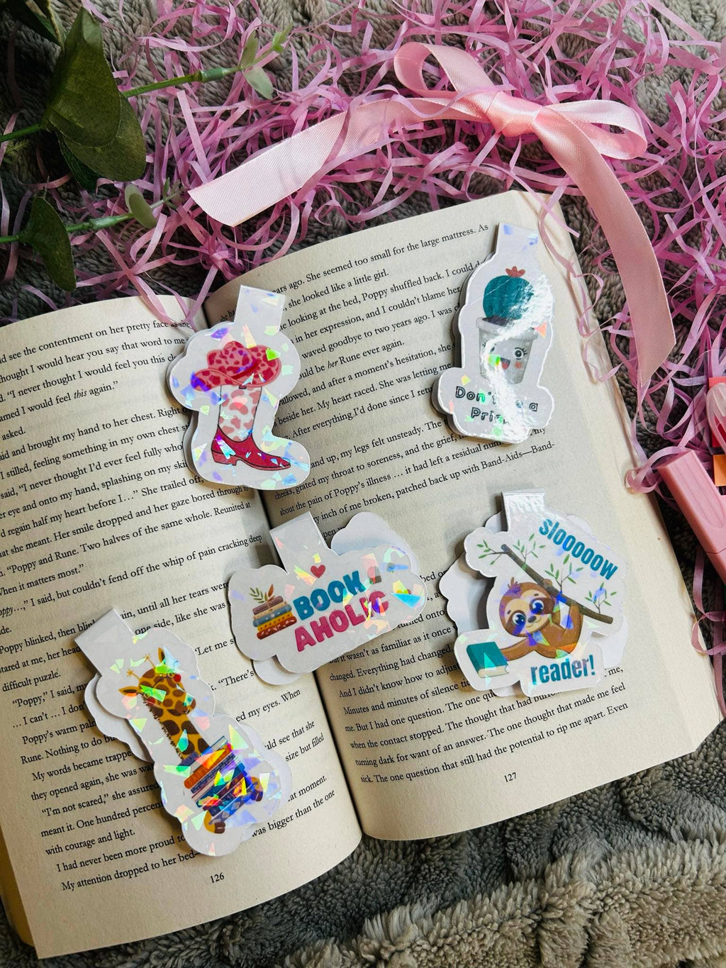 Serial Reader scream Horror-Inspired Magnetic Bookmark - Holographic Ghost Design